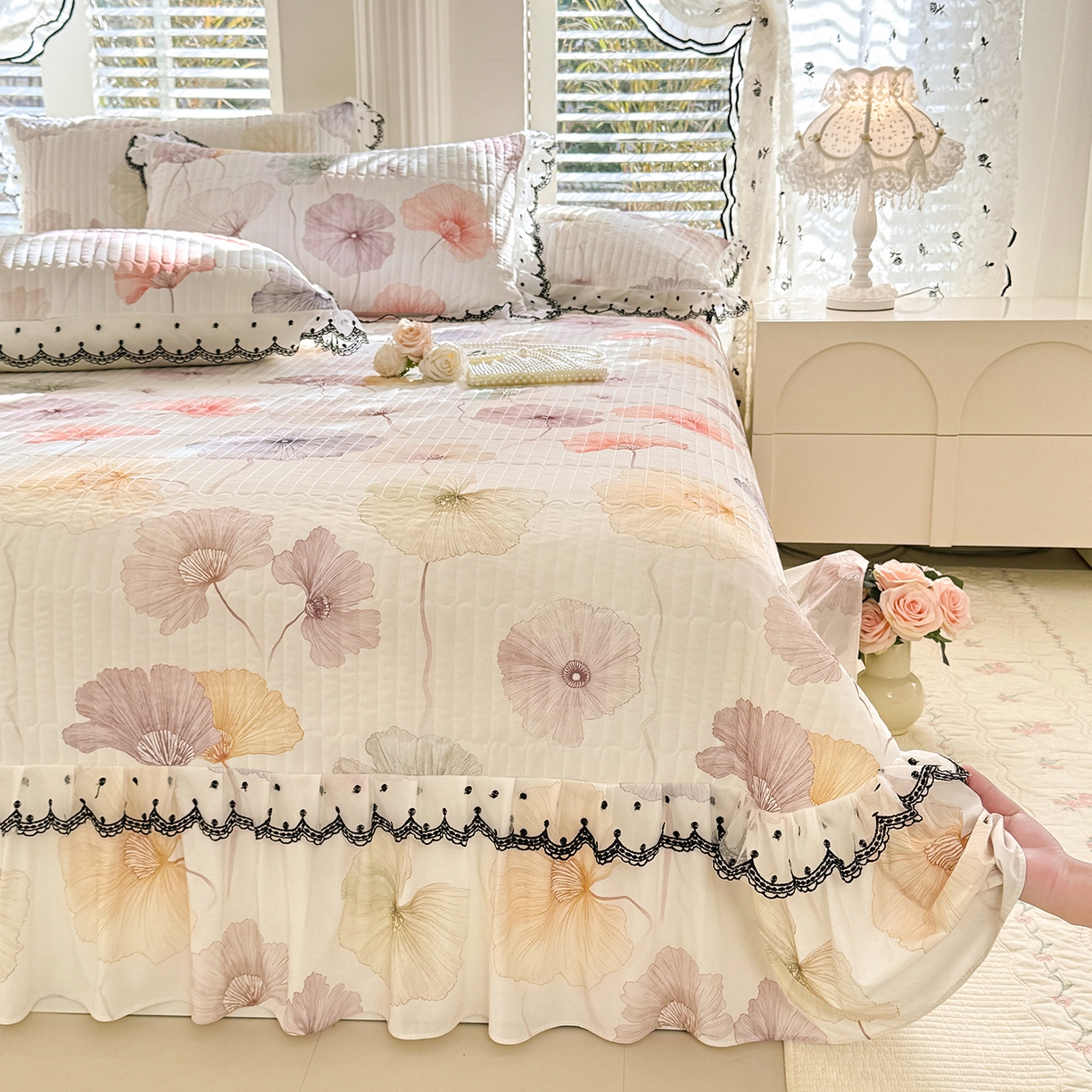 91家纺网 家纺一手货源 找家纺 丝印良品 2026新款凉感丝夹棉床盖款三件套 漫步花丛