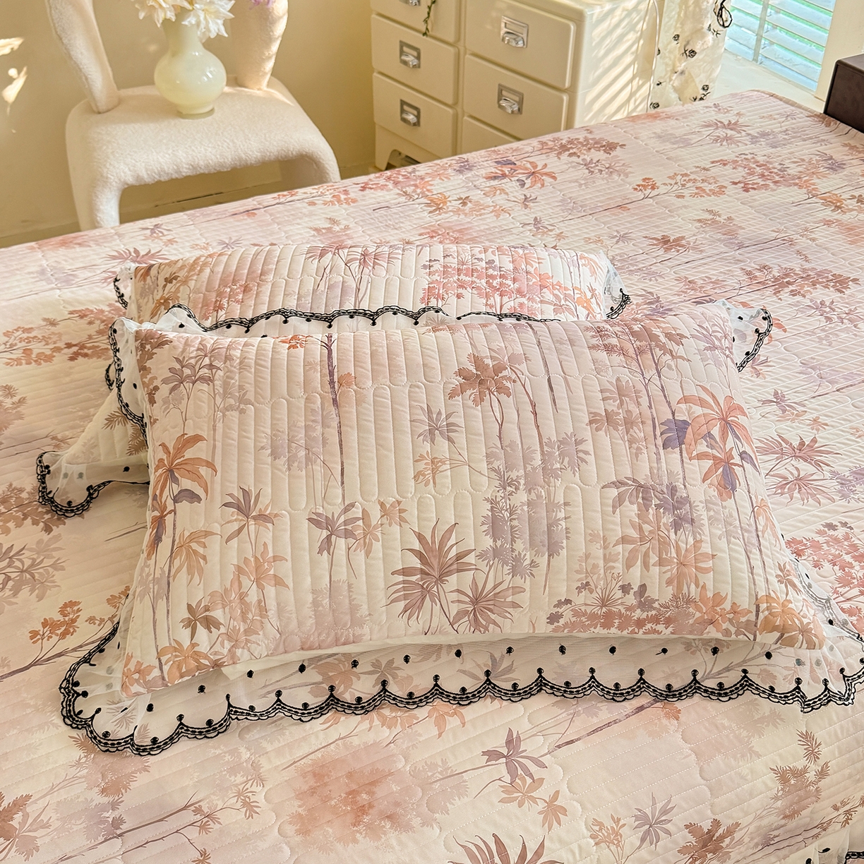 91家纺网 家纺一手货源 找家纺 丝印良品 2026新款凉感丝夹棉床盖款三件套 金枝玉叶