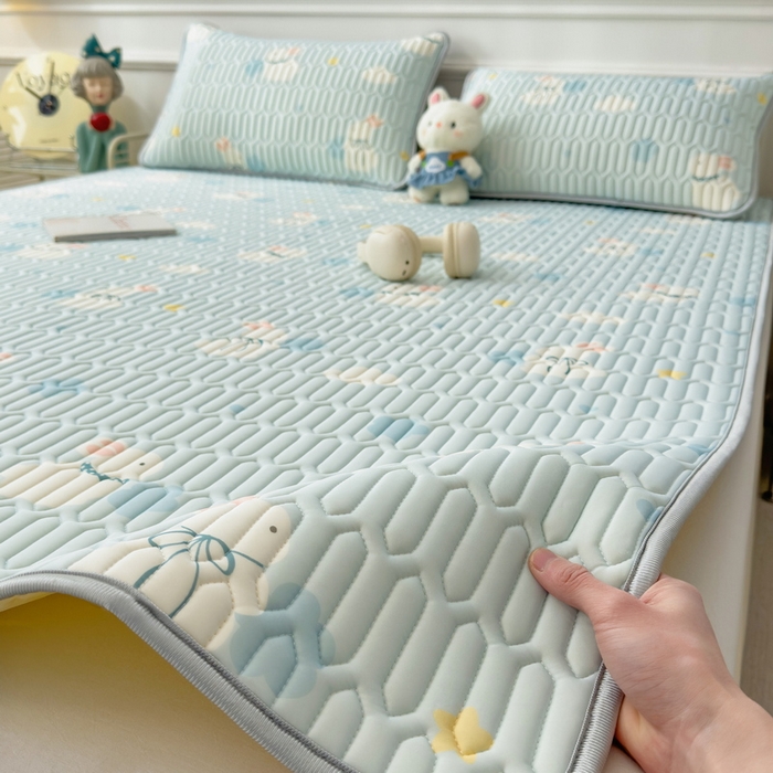 91家纺网 家纺一手货源 找家纺 丝羽坊 2026新款高密凉感丝印花乳胶凉席-平铺款 小白兔