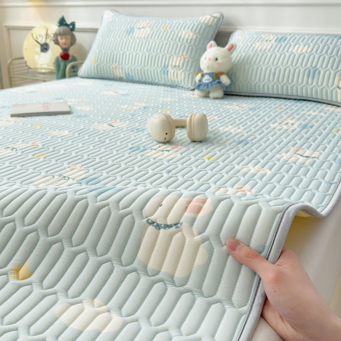 91家纺网 家纺一手货源 找家纺 丝羽坊 2026新款高密凉感丝印花乳胶凉席-平铺款 小白兔