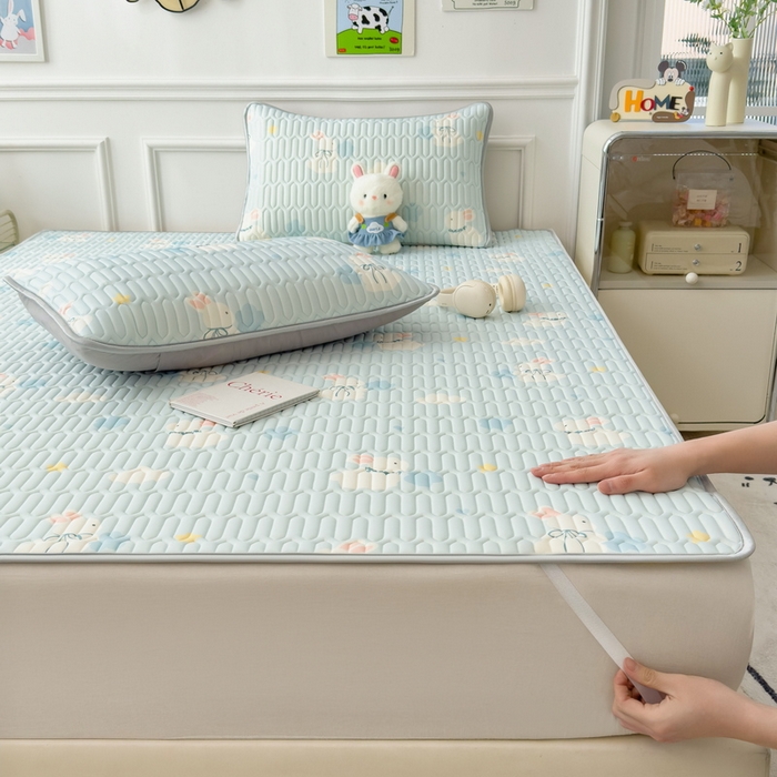 91家纺网 家纺一手货源 找家纺 丝羽坊 2026新款高密凉感丝印花乳胶凉席-平铺款 小白兔