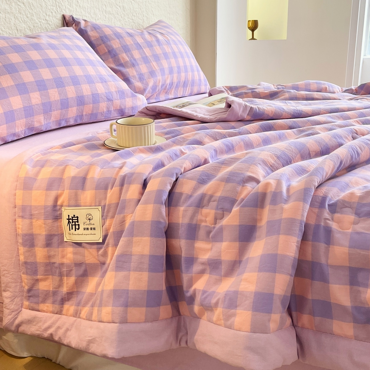 91家纺网 家纺一手货源 找家纺 梵克保罗 2026春夏新款水洗棉新疆棉花被绗缝款夏被系列单夏被夏凉被空调被 棉花被-紫粉中格