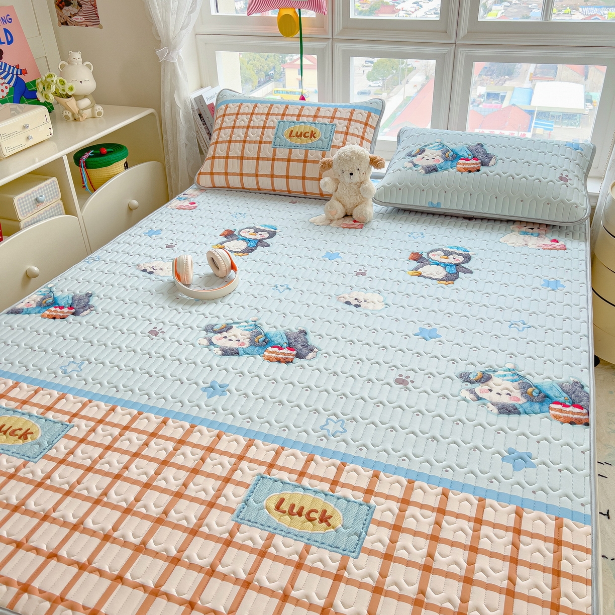 91家纺网 家纺一手货源 找家纺 丝羽坊 2026新款高密凉感丝印花乳胶凉席-平铺款 小企鹅