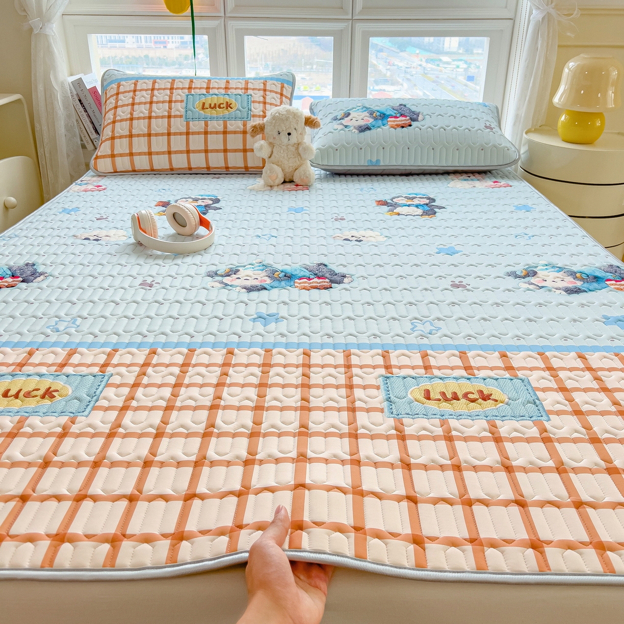 91家纺网 家纺一手货源 找家纺 丝羽坊 2026新款高密凉感丝印花乳胶凉席-平铺款 小企鹅