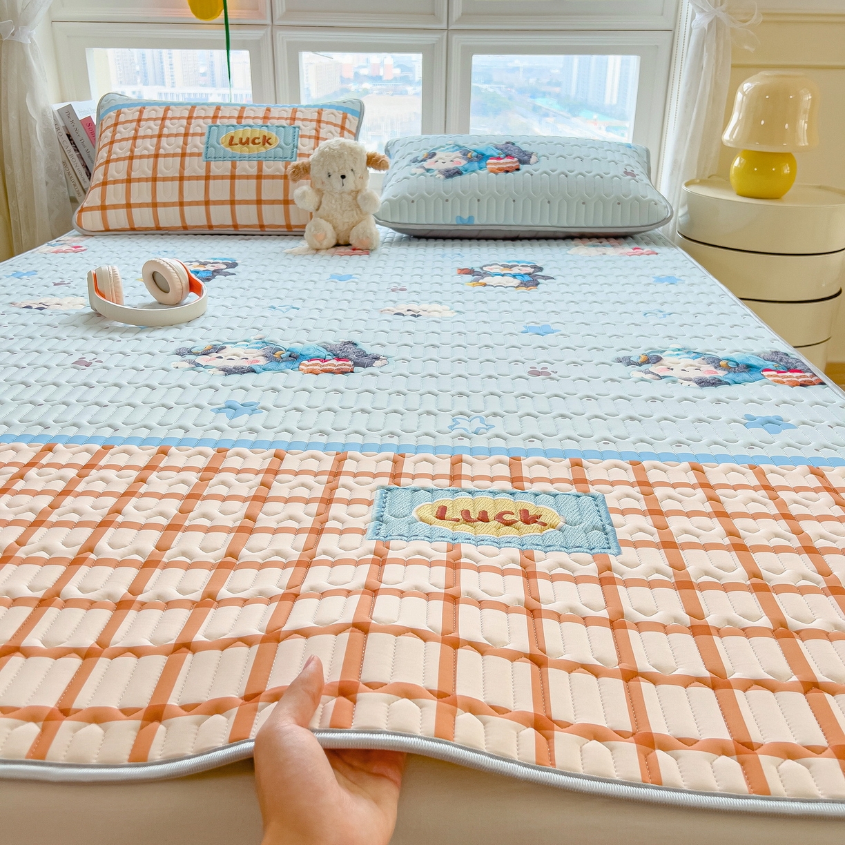 91家纺网 家纺一手货源 找家纺 丝羽坊 2026新款高密凉感丝印花乳胶凉席-平铺款 小企鹅