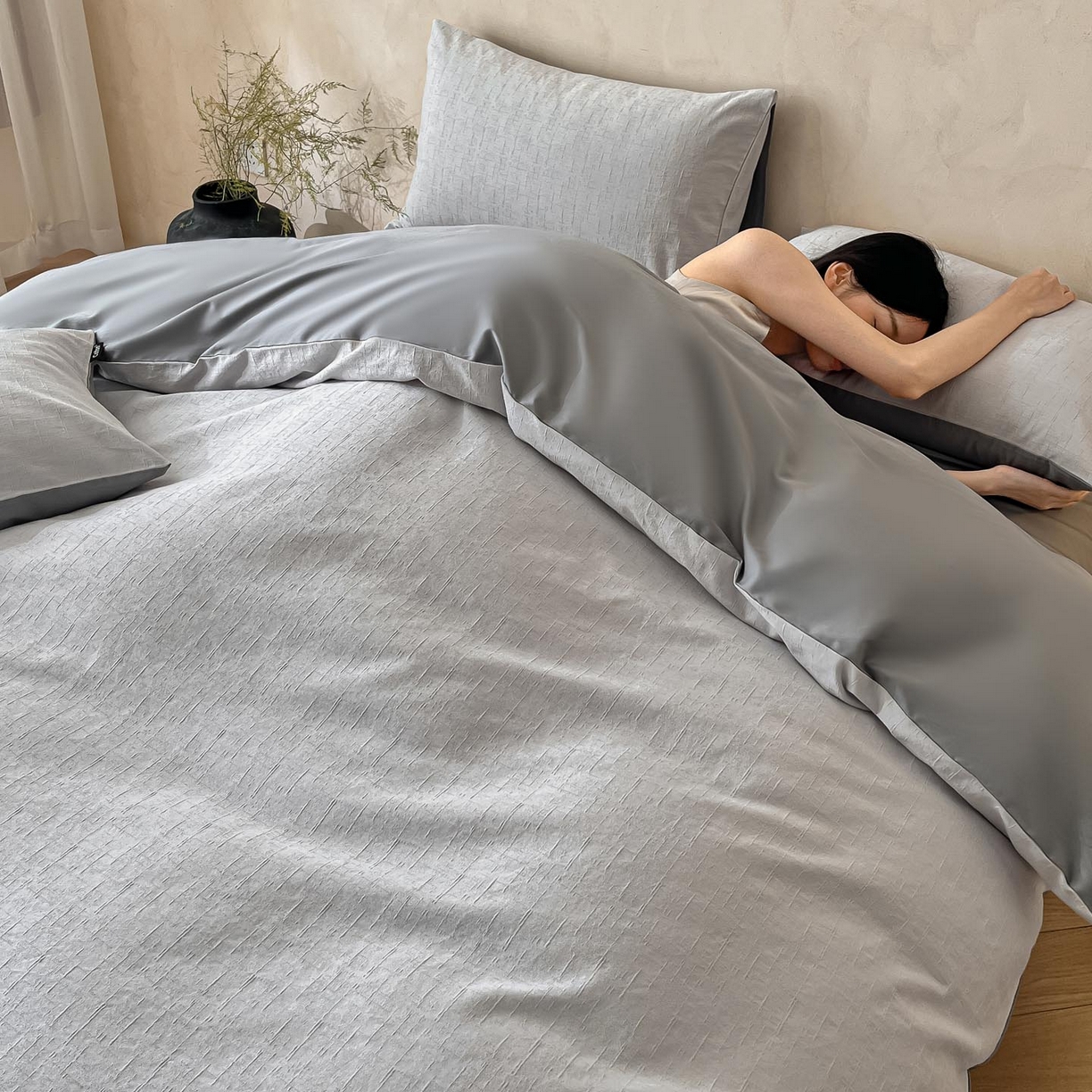 91家纺网 家纺一手货源 找家纺 2026春夏新款全棉提花浮雕四件套 凌维-灰