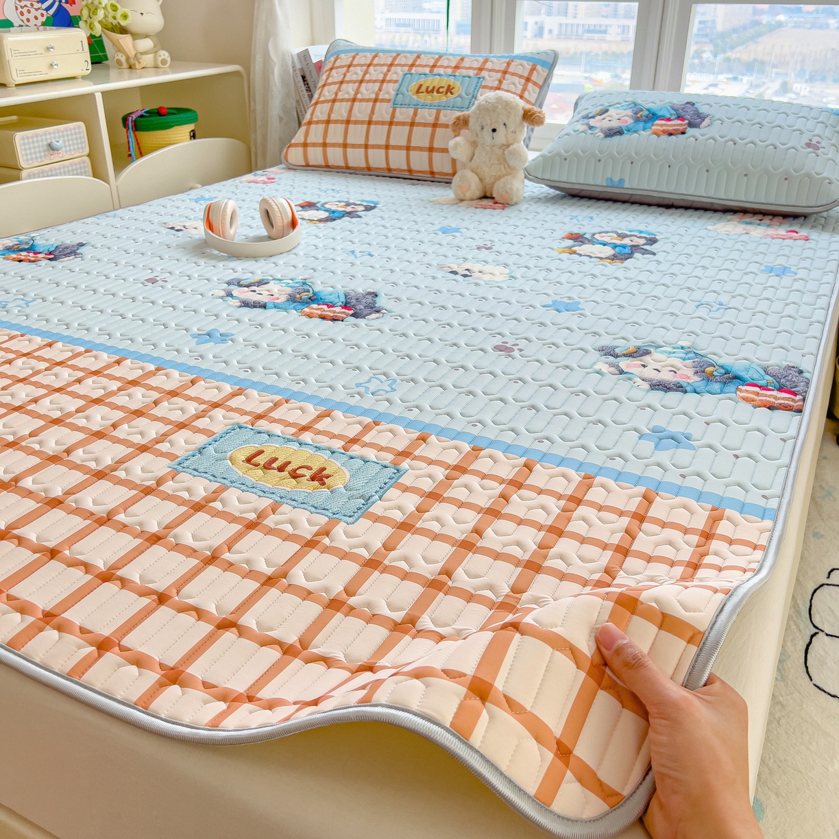 91家纺网 家纺一手货源 找家纺 丝羽坊 2026新款高密凉感丝印花乳胶凉席-平铺款 小企鹅