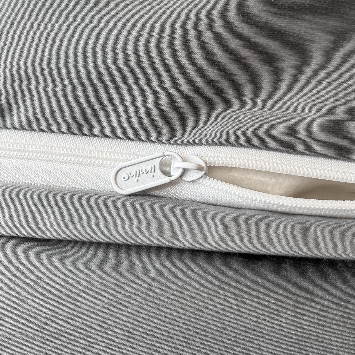 91家纺网 家纺一手货源 找家纺 2026春夏新款全棉提花浮雕四件套 凌维-灰