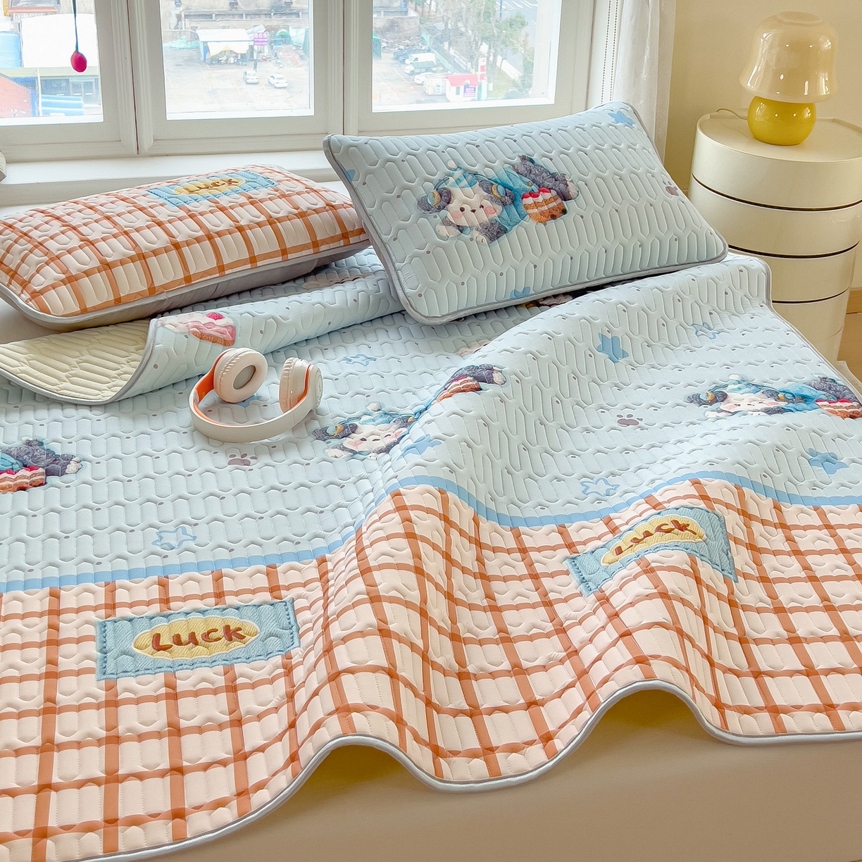 91家纺网 家纺一手货源 找家纺 丝羽坊 2026新款高密凉感丝印花乳胶凉席-平铺款 小企鹅