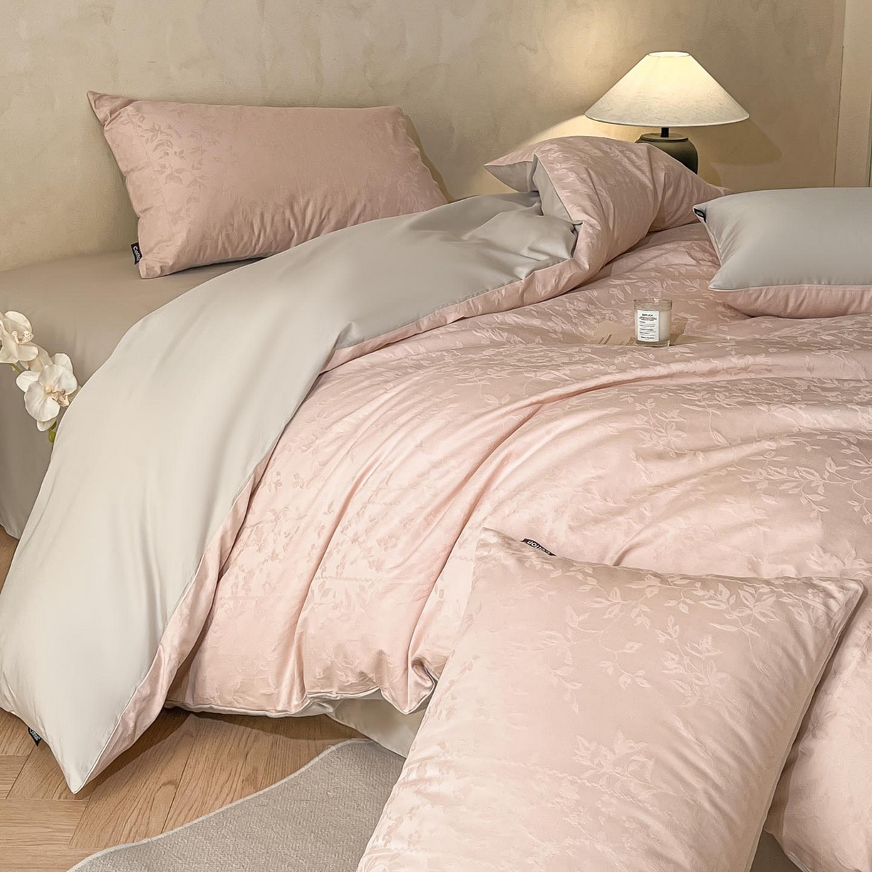 91家纺网 家纺一手货源 找家纺 2026春夏新款全棉提花浮雕四件套 沁语-粉金