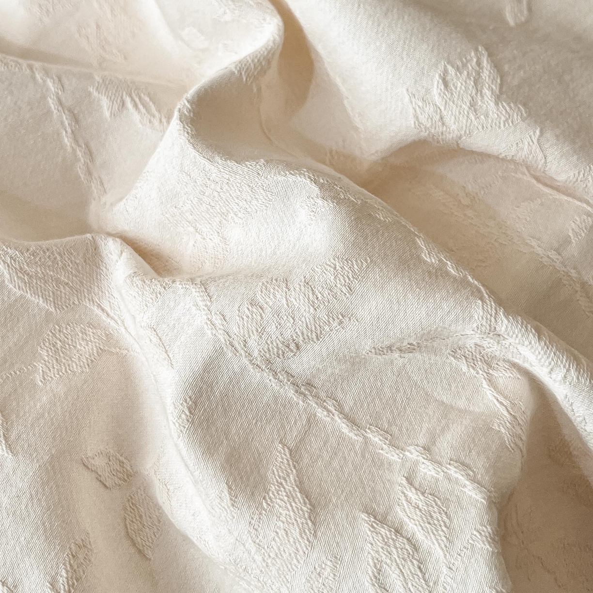 91家纺网 家纺一手货源 找家纺 2026春夏新款全棉提花浮雕四件套 沁语-奶白