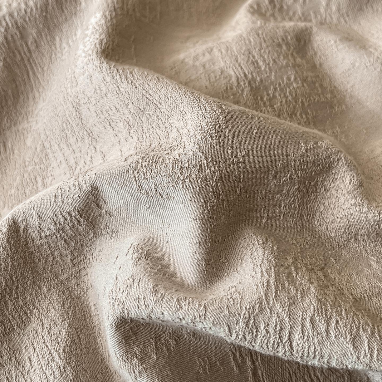 91家纺网 家纺一手货源 找家纺 2026春夏新款全棉提花浮雕四件套 雾絮-灰