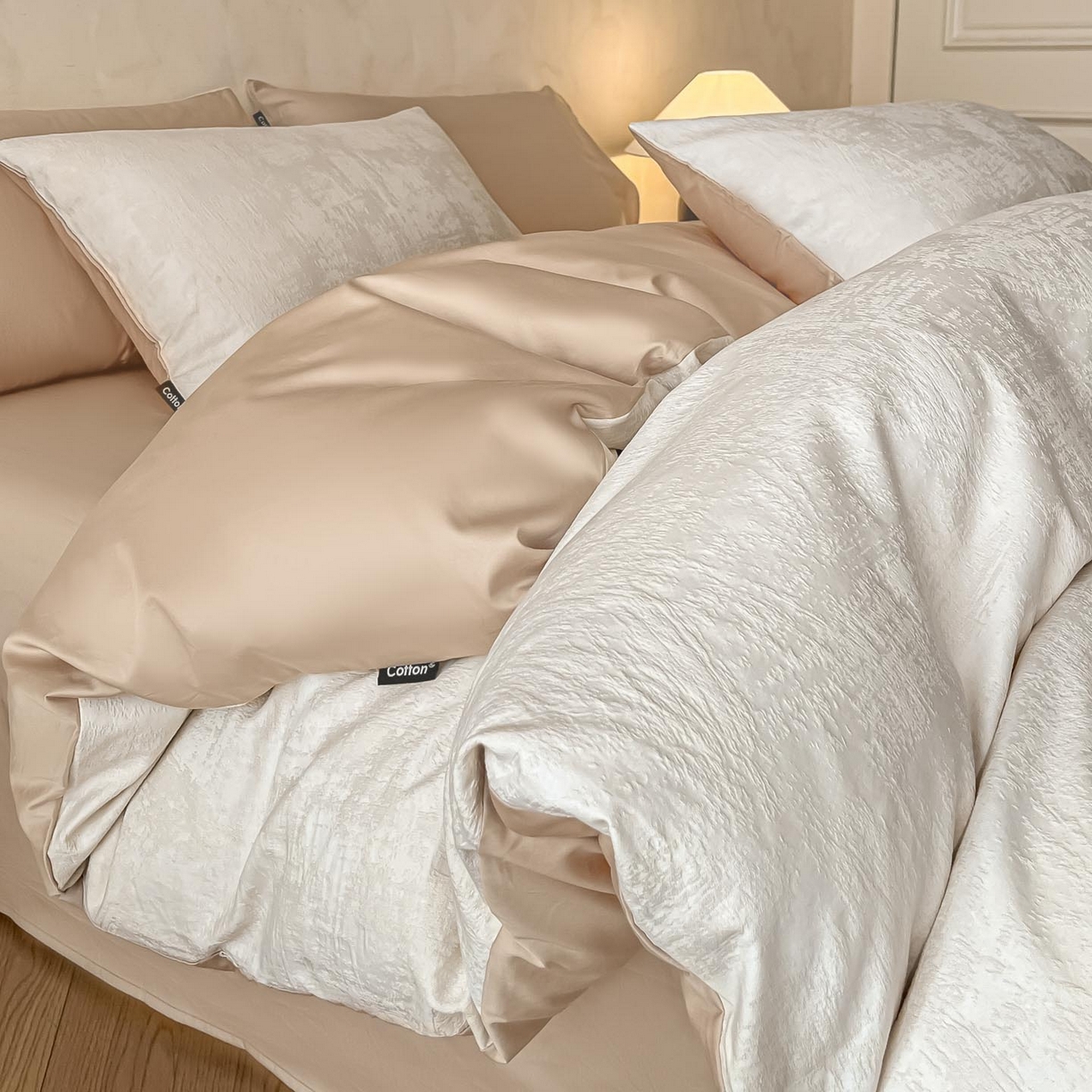 91家纺网 家纺一手货源 找家纺 2026春夏新款全棉提花浮雕四件套 雾絮-奶白