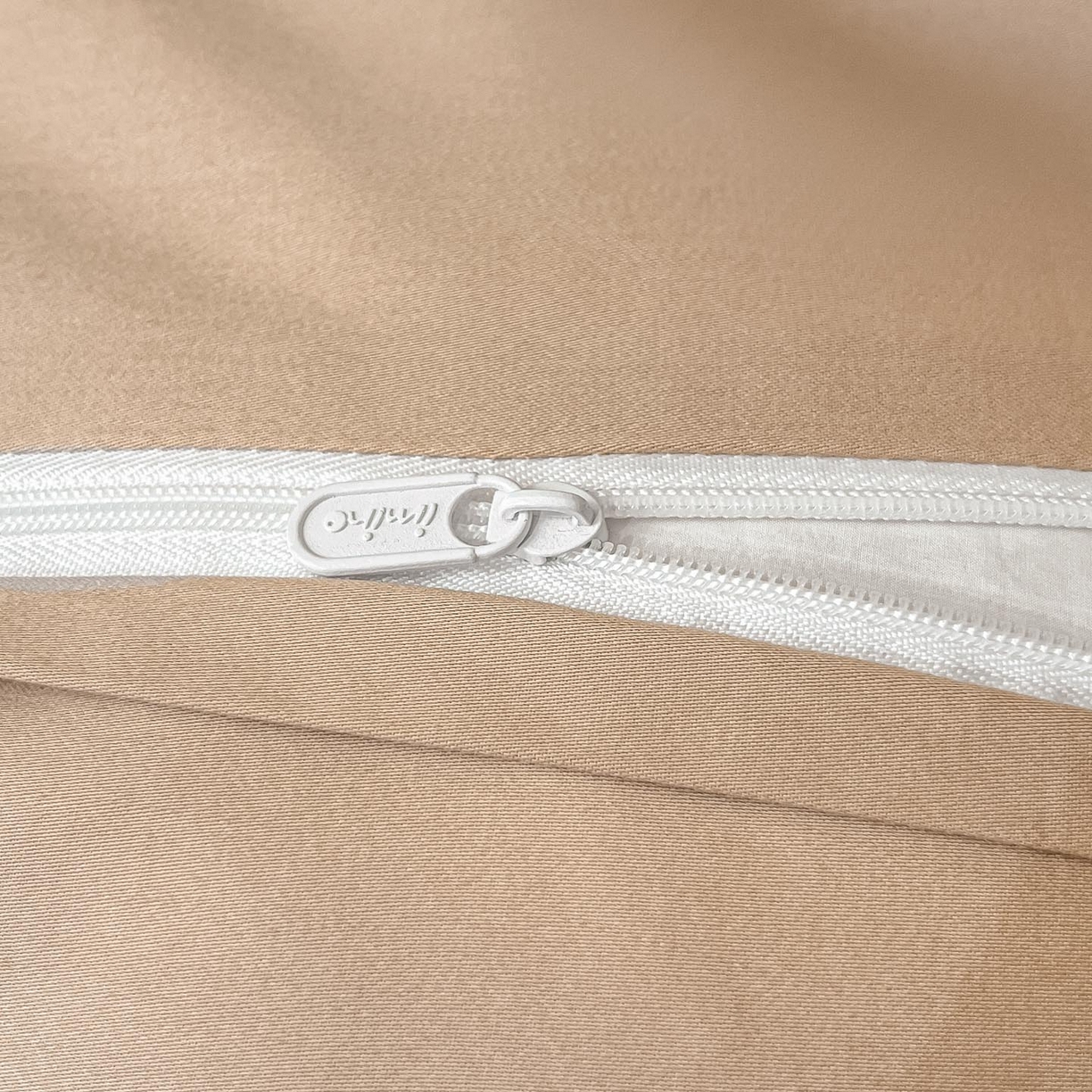 91家纺网 家纺一手货源 找家纺 2026春夏新款全棉提花浮雕四件套 毓影-豆沙