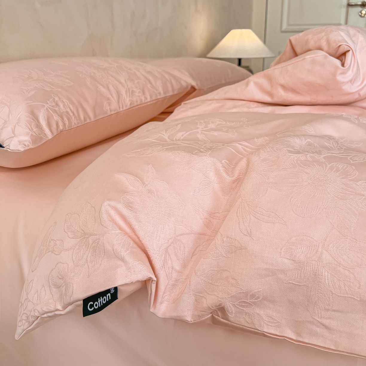 91家纺网 家纺一手货源 找家纺 2026春夏新款全棉提花浮雕四件套 云暖-粉