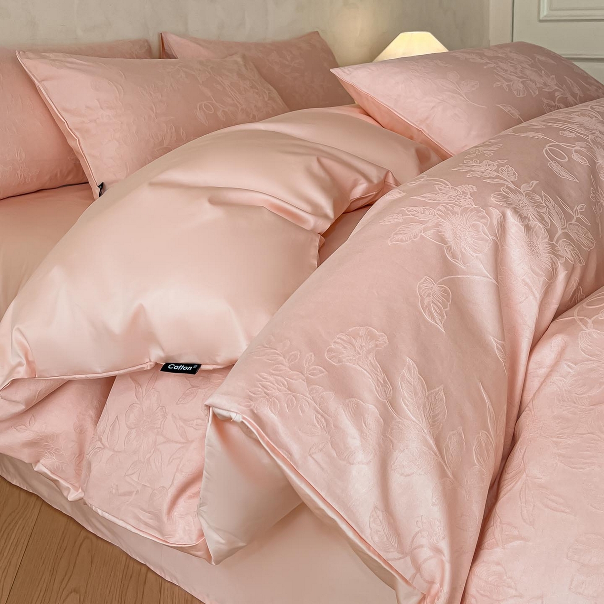 91家纺网 家纺一手货源 找家纺 2026春夏新款全棉提花浮雕四件套 云暖-粉