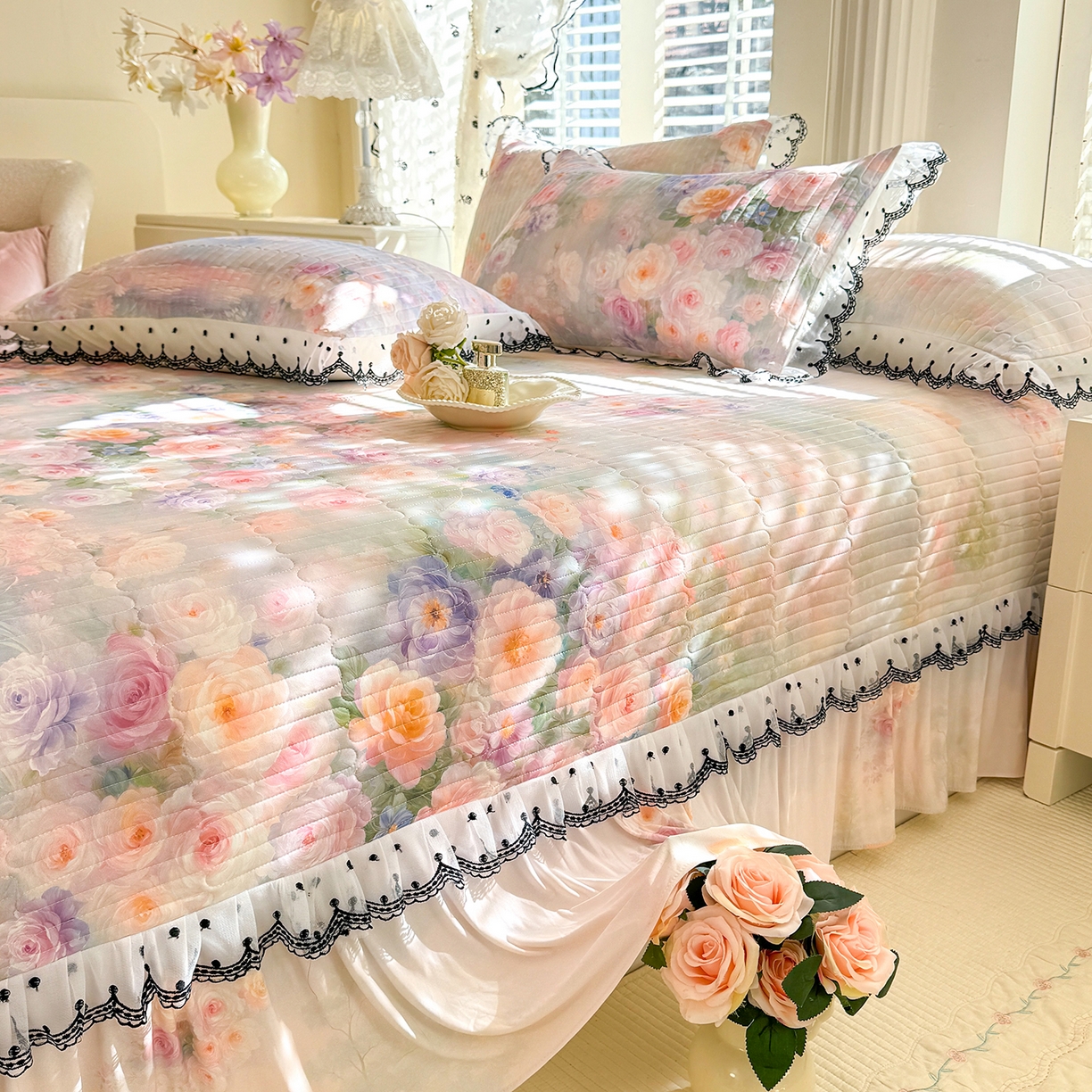 91家纺网 家纺一手货源 找家纺 丝印良品 2026新款凉感丝夹棉床盖款三件套 荷塘月色