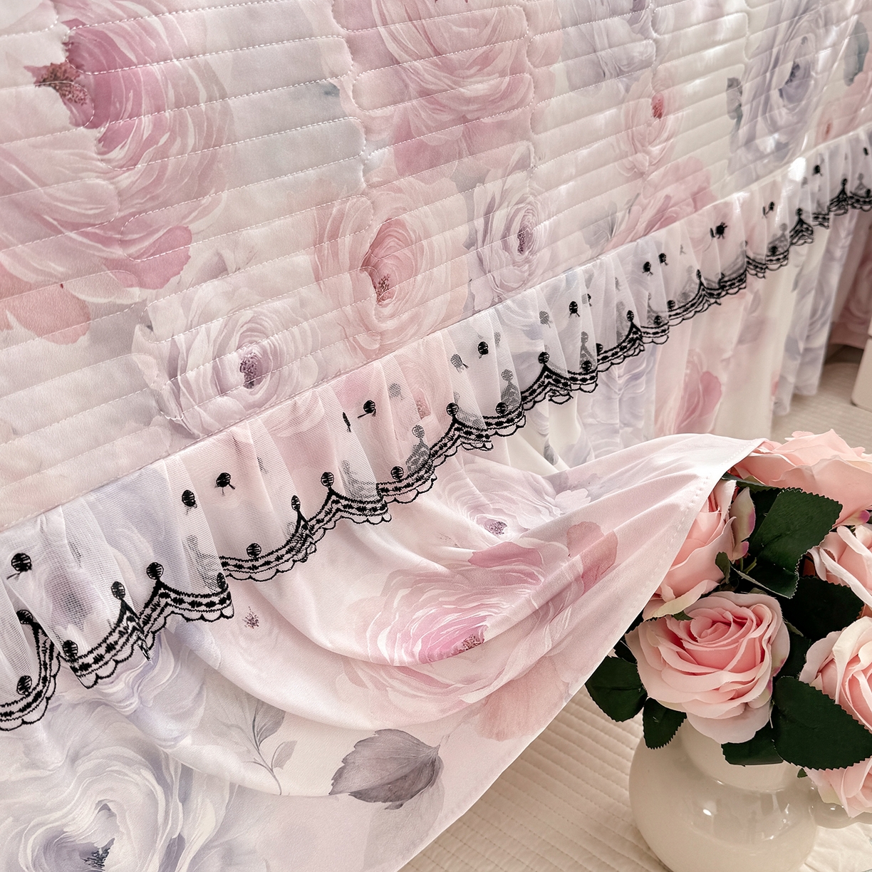 91家纺网 家纺一手货源 找家纺 丝印良品 2026新款凉感丝夹棉床盖款三件套 玫瑰花语