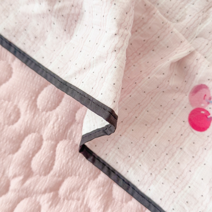 91家纺网 家纺一手货源 找家纺 999家纺 2026新款双层纱花边床盖单件加厚夹棉云感皱皱纱花边床单三件套四季跑量（提供买家秀） 樱桃格【花边款】