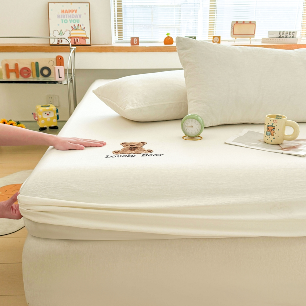 91家纺网 家纺一手货源 找家纺 （总）爱思凯家纺 2026春夏新款皱皱纱卡通贴布绣单床笠 床笠单件-咖崽熊