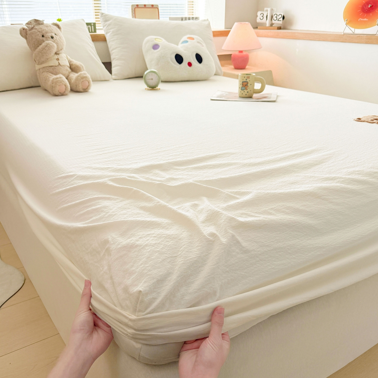 91家纺网 家纺一手货源 找家纺 （总）爱思凯家纺 2026春夏新款皱皱纱卡通贴布绣单床笠 床笠单件-咖崽熊
