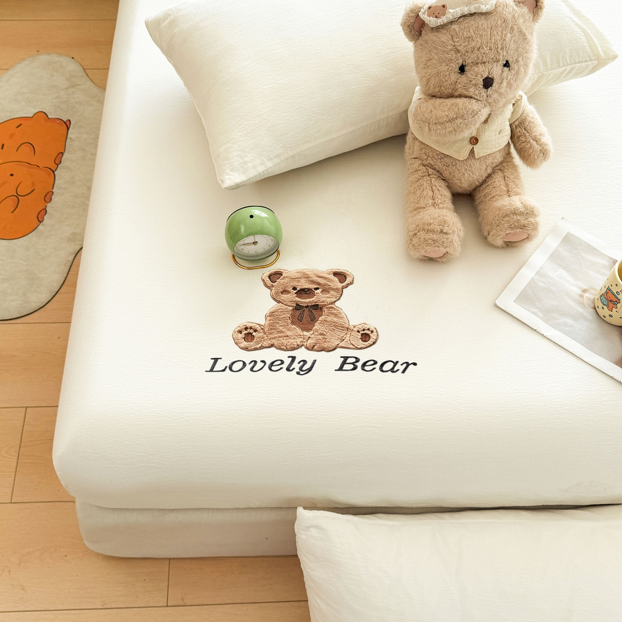 91家纺网 家纺一手货源 找家纺 （总）爱思凯家纺 2026春夏新款皱皱纱卡通贴布绣单床笠 床笠单件-咖崽熊