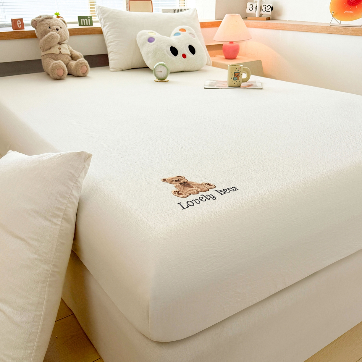 91家纺网 家纺一手货源 找家纺 （总）爱思凯家纺 2026春夏新款皱皱纱卡通贴布绣单床笠 床笠单件-咖崽熊