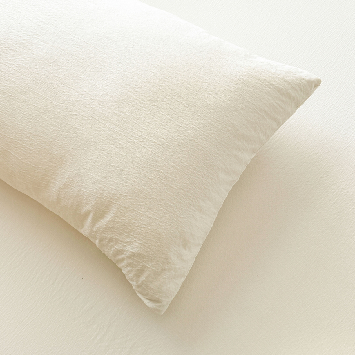 91家纺网 家纺一手货源 找家纺 （总）爱思凯家纺 2026春夏新款皱皱纱卡通贴布绣单床笠 床笠单件-咖崽熊