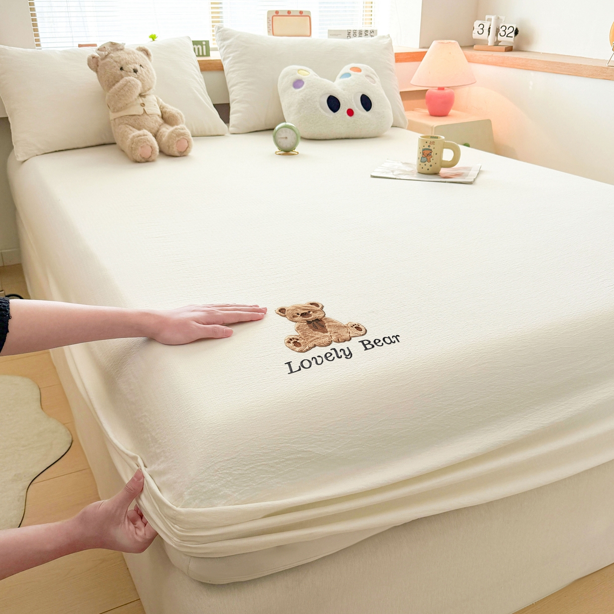 91家纺网 家纺一手货源 找家纺 （总）爱思凯家纺 2026春夏新款皱皱纱卡通贴布绣单床笠 床笠单件-咖崽熊