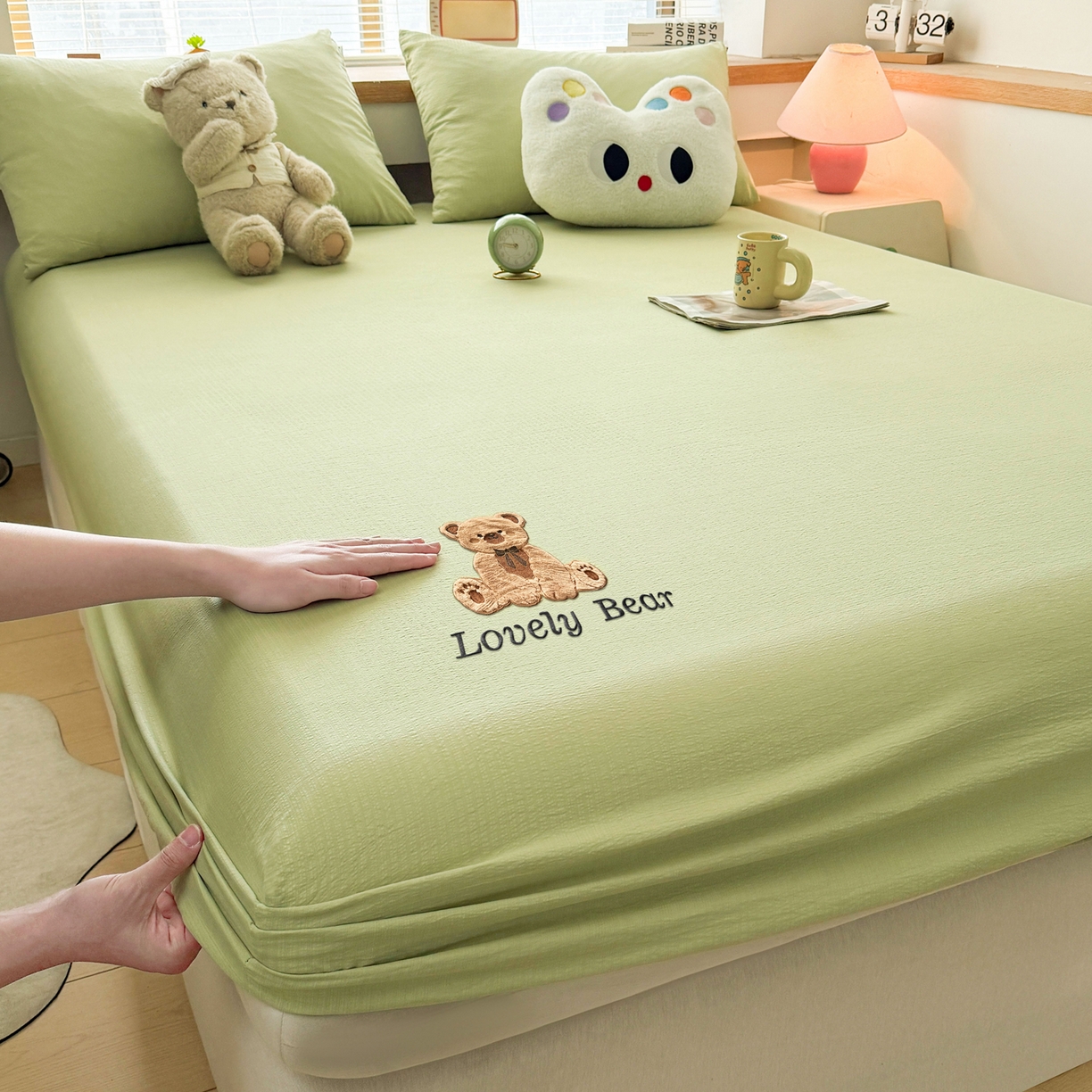 91家纺网 家纺一手货源 找家纺 （总）爱思凯家纺 2026春夏新款皱皱纱卡通贴布绣单床笠 床笠单件-咖崽熊