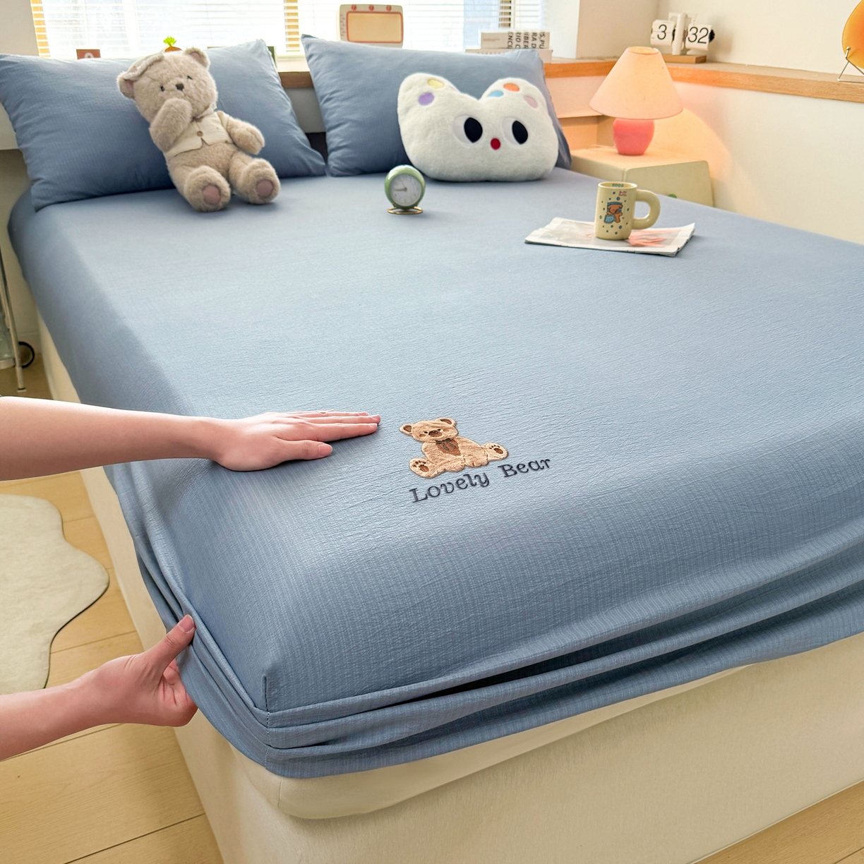 91家纺网 家纺一手货源 找家纺 （总）爱思凯家纺 2026春夏新款皱皱纱卡通贴布绣单床笠 床笠单件-咖崽熊