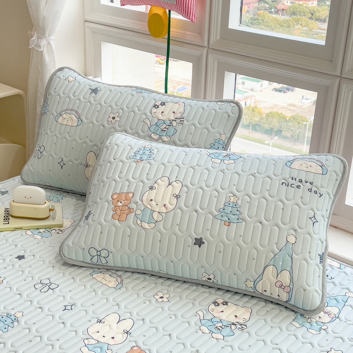 91家纺网 家纺一手货源 找家纺 丝羽坊 2026新款高密凉感丝印花乳胶凉席-平铺款 小兔派对