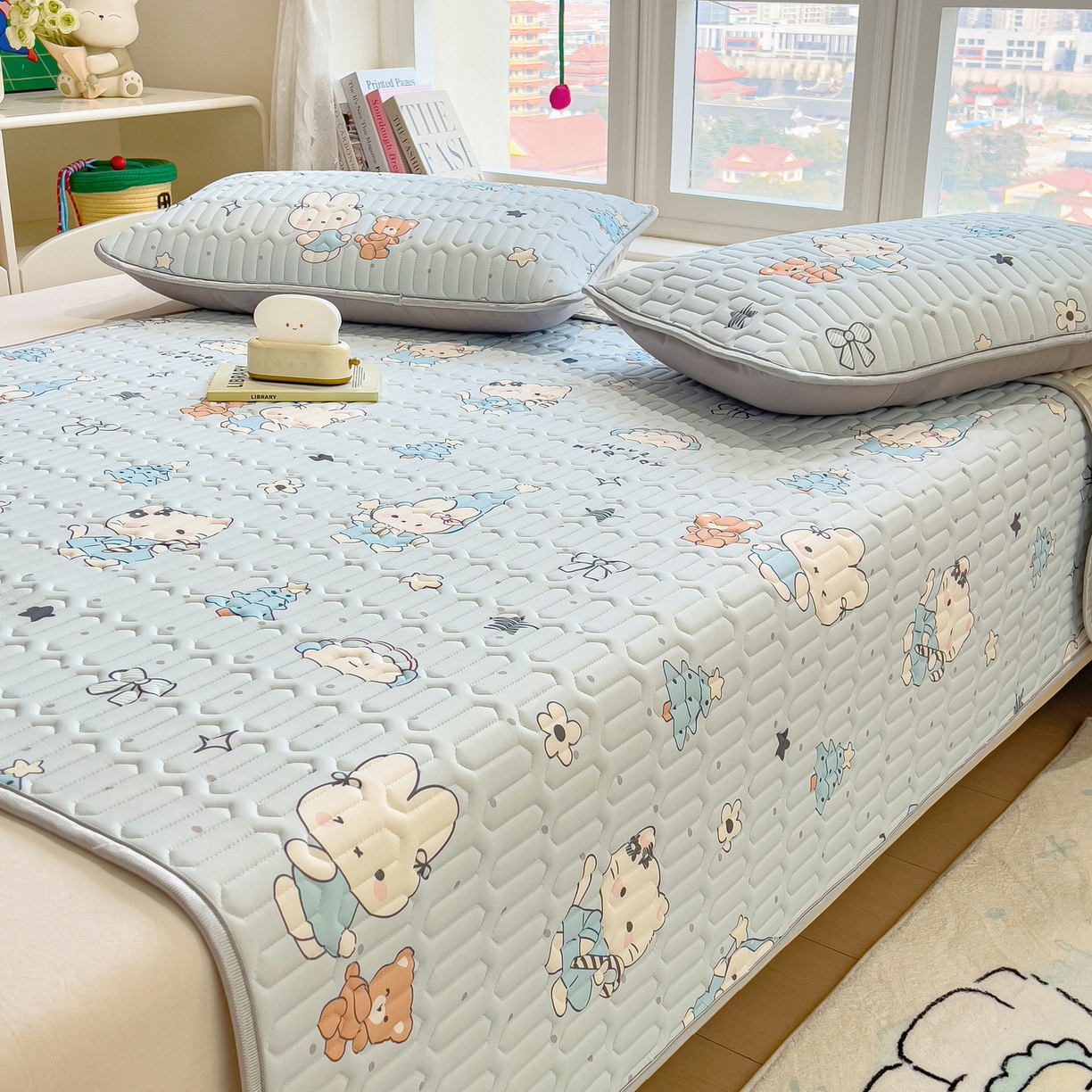 91家纺网 家纺一手货源 找家纺 丝羽坊 2026新款高密凉感丝印花乳胶凉席-平铺款 小兔派对