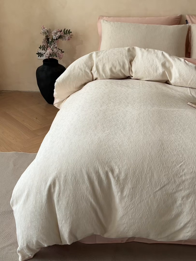 91家纺网 家纺一手货源 找家纺 2026春夏新款全棉提花浮雕四件套 微芒