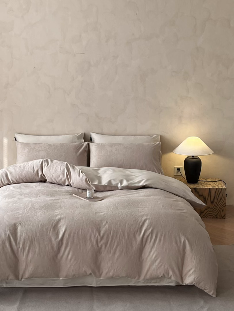 91家纺网 家纺一手货源 找家纺 2026春夏新款全棉提花浮雕四件套 雾絮-灰