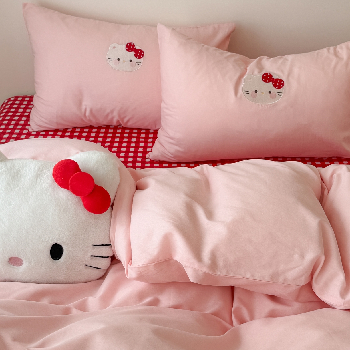 91家纺网 家纺一手货源 找家纺 美乐迪家纺 2026新款卡通13372全棉纯棉贴布绣四件套 粉色猫猫