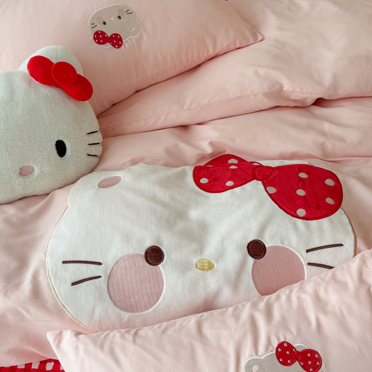 91家纺网 家纺一手货源 找家纺 美乐迪家纺 2026新款卡通13372全棉纯棉贴布绣四件套 粉色猫猫