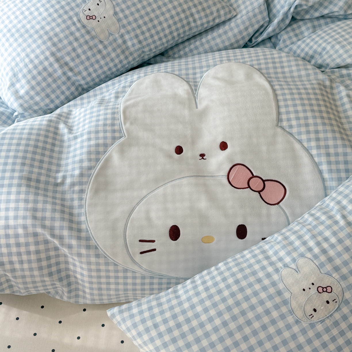 91家纺网 家纺一手货源 找家纺 美乐迪家纺 2026新款卡通13372全棉纯棉贴布绣四件套 蓝格兔兔