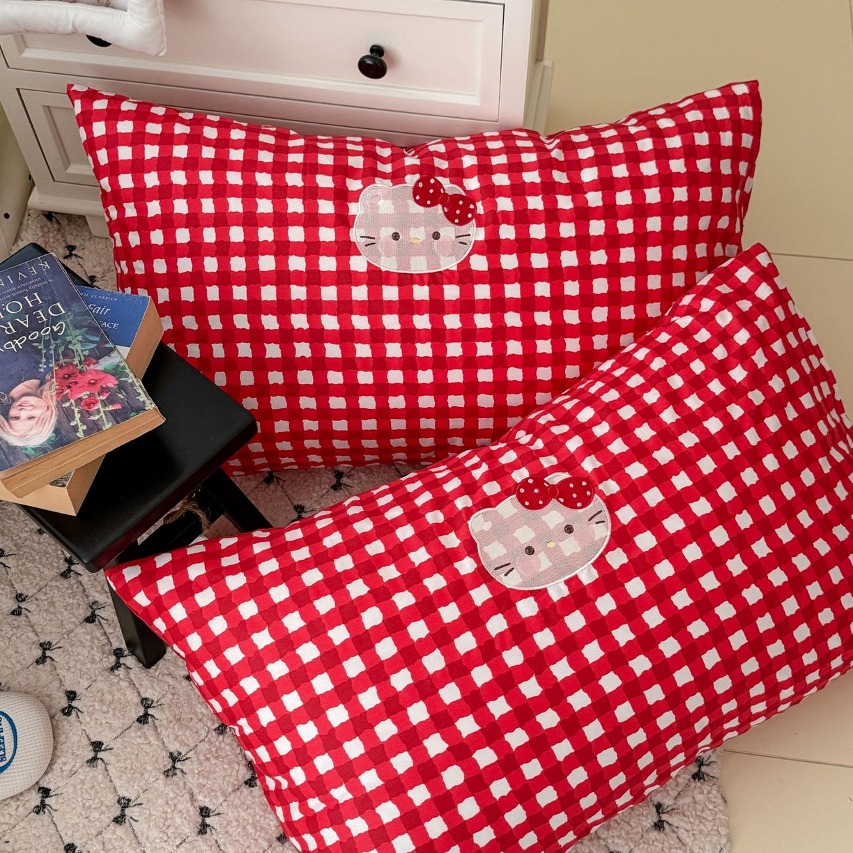 91家纺网 家纺一手货源 找家纺 美乐迪家纺 2026新款卡通13372全棉纯棉贴布绣四件套 红格猫猫