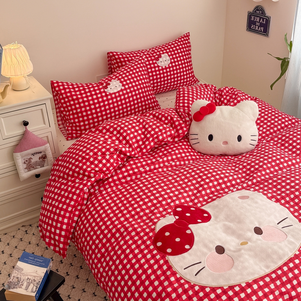 91家纺网 家纺一手货源 找家纺 美乐迪家纺 2026新款卡通13372全棉纯棉贴布绣四件套 红格猫猫