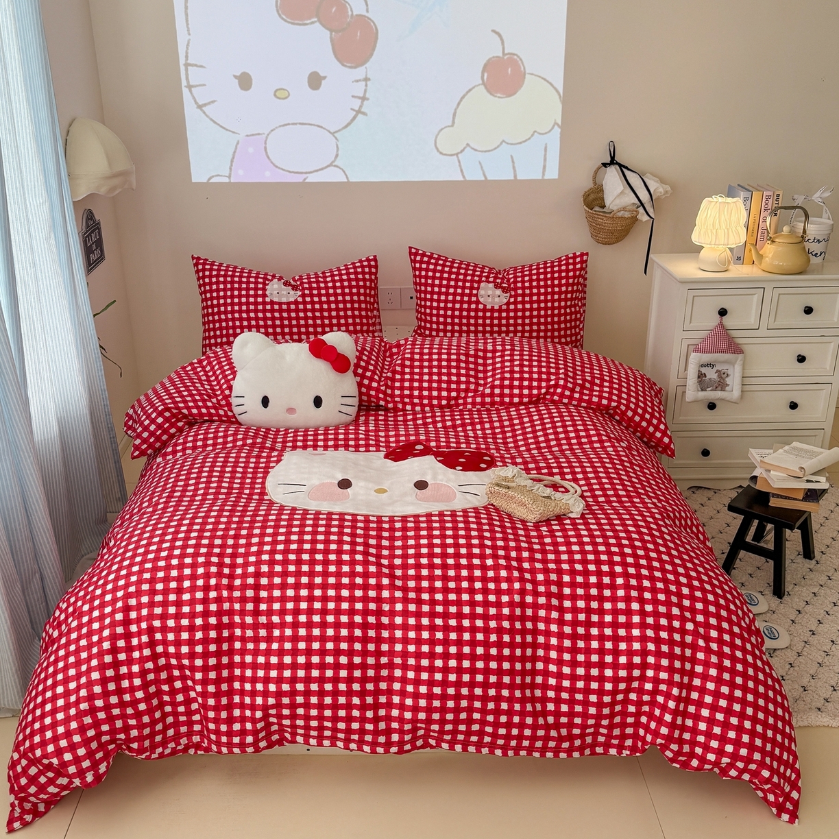 91家纺网 家纺一手货源 找家纺 美乐迪家纺 2026新款卡通13372全棉纯棉贴布绣四件套 红格猫猫