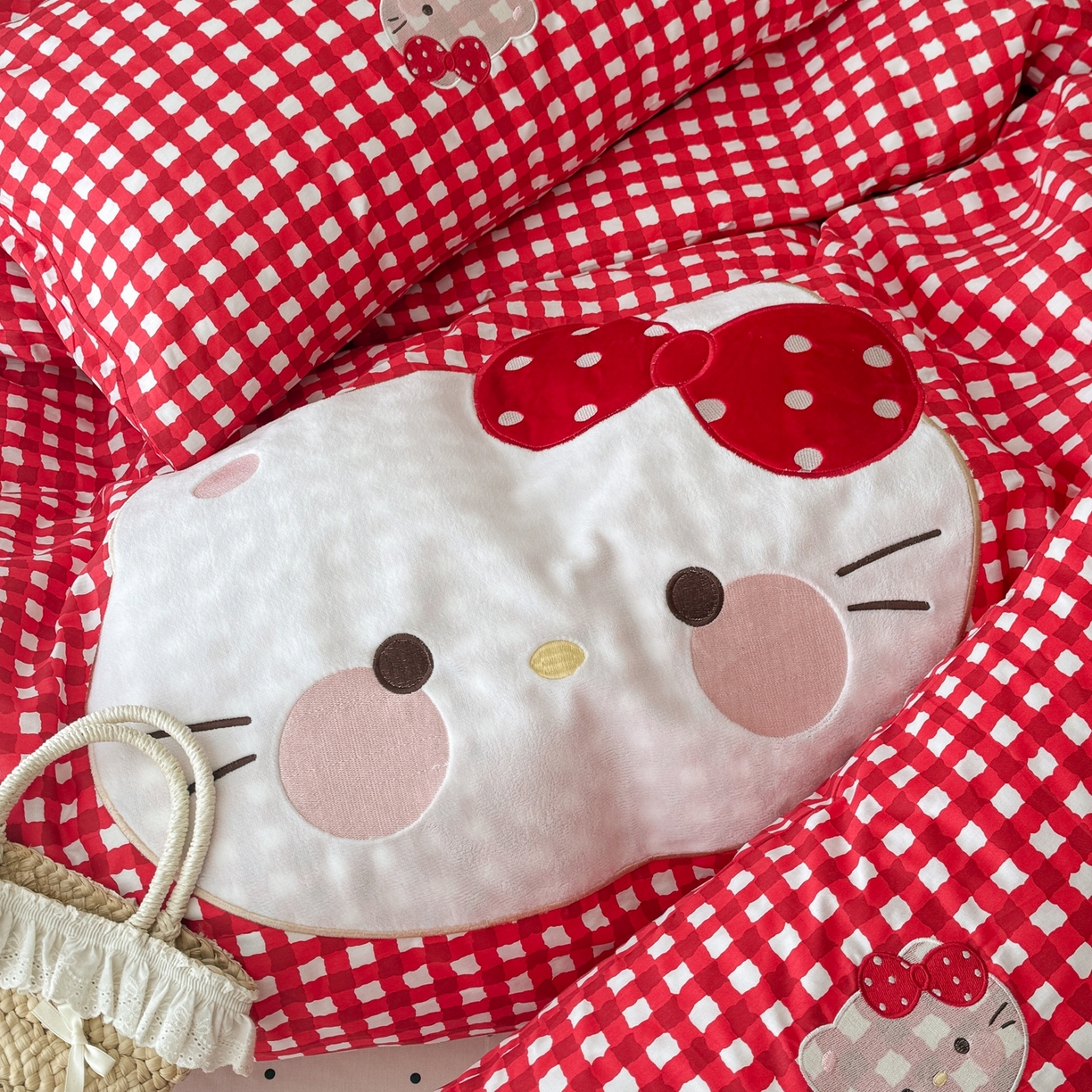 91家纺网 家纺一手货源 找家纺 美乐迪家纺 2026新款卡通13372全棉纯棉贴布绣四件套 红格猫猫