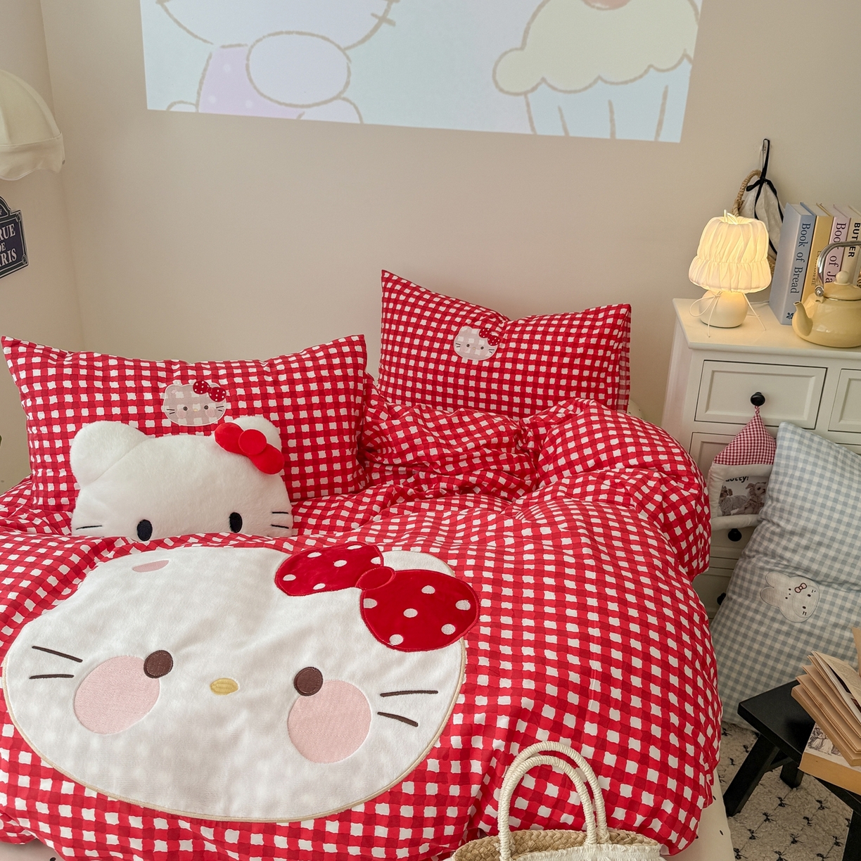 91家纺网 家纺一手货源 找家纺 美乐迪家纺 2026新款卡通13372全棉纯棉贴布绣四件套 红格猫猫