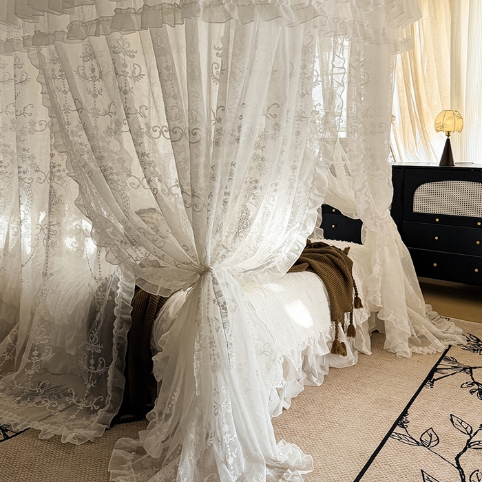 91家纺网 家纺一手货源 找家纺 都市缘蚊帐 2026年新款3303多丽棉绣花工艺导轨宫廷蚊帐 3303南法假日-云雾白