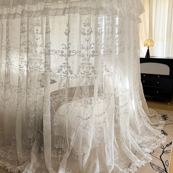 91家纺网 家纺一手货源 找家纺 都市缘蚊帐 2026年新款3303多丽棉绣花工艺导轨宫廷蚊帐 3303南法假日-云雾白