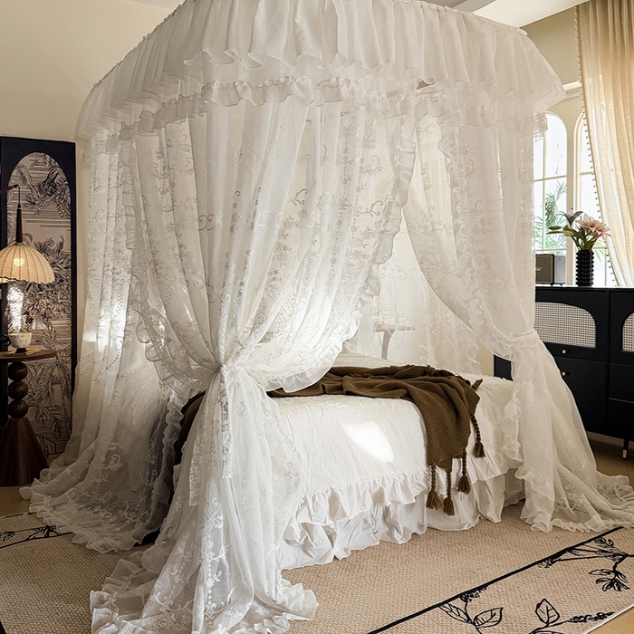 91家纺网 家纺一手货源 找家纺 都市缘蚊帐 2026年新款3303多丽棉绣花工艺导轨宫廷蚊帐 3303南法假日-云雾白