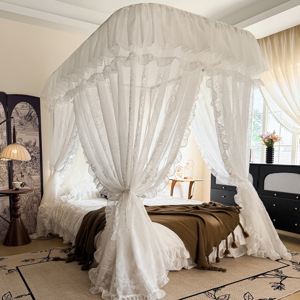 91家纺网 家纺一手货源 找家纺 都市缘蚊帐 2026年新款3303多丽棉绣花工艺导轨宫廷蚊帐 3303香榭丽舍-云雾白