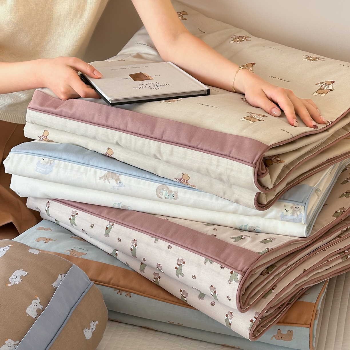 91家纺网 家纺一手货源 找家纺 一加一 2026新款活性印花透气工艺大豆夏被夏凉被空调被四件套-棉花叙 组合图仅供展示不可下单