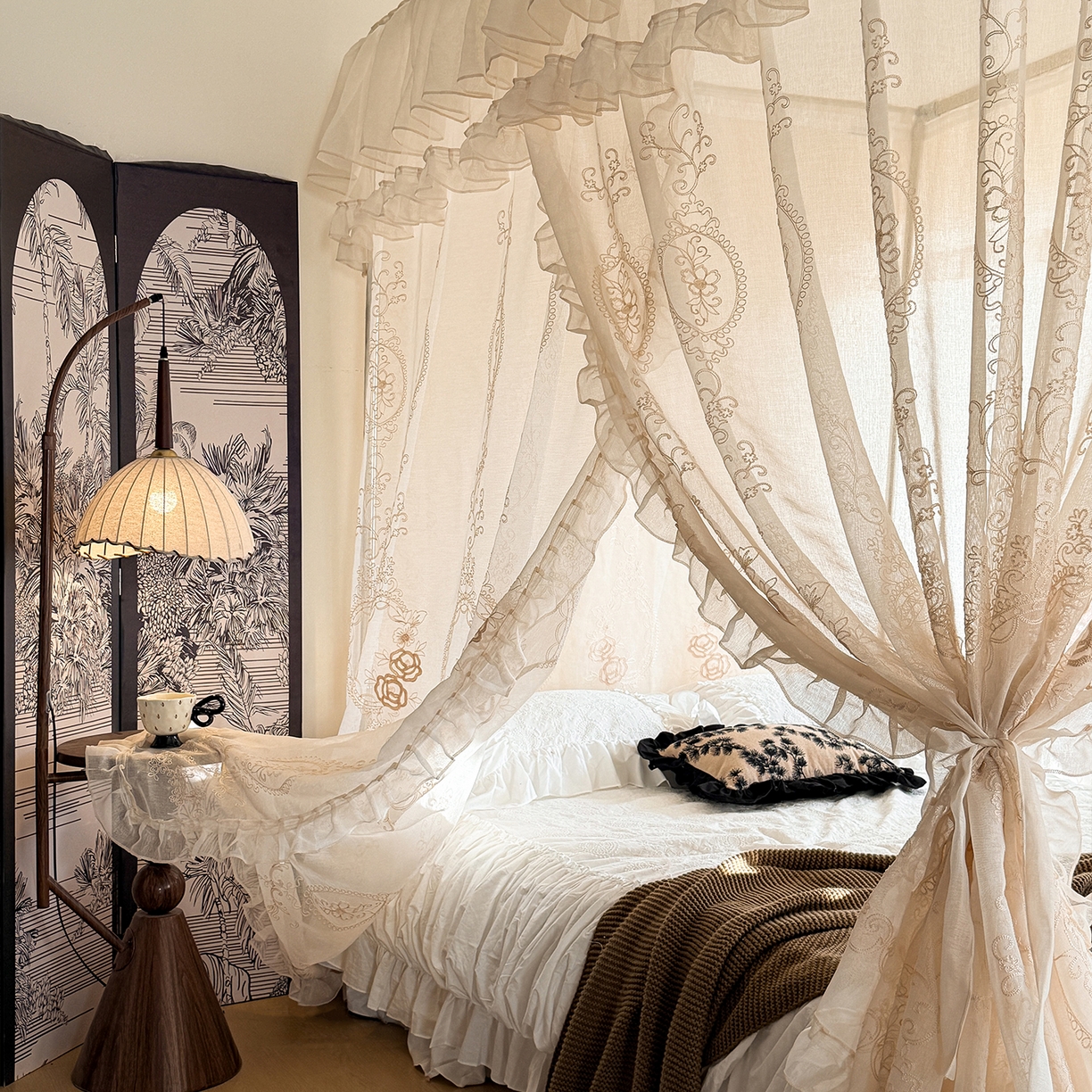 91家纺网 家纺一手货源 找家纺 都市缘蚊帐 2026年新款3303多丽棉绣花工艺导轨宫廷蚊帐 3303香榭丽舍-麦芽杏