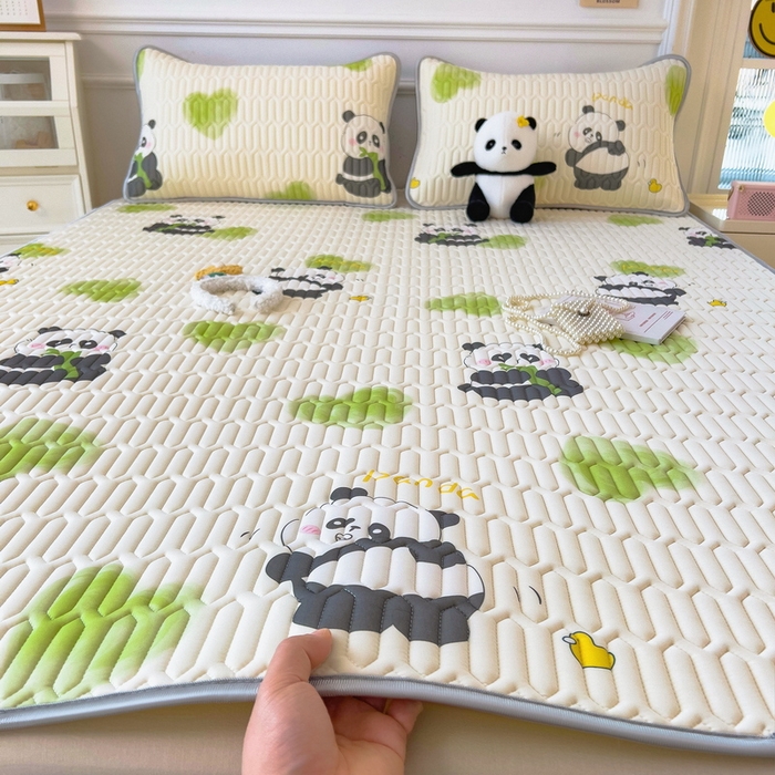 91家纺网 家纺一手货源 找家纺 丝羽坊 2026新款高密凉感丝印花乳胶凉席-平铺款 熊猫宝宝